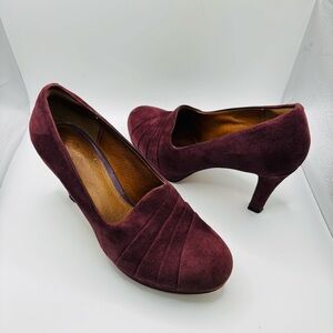 Clarks Deep Burgundy Suede Heels  👠 Size 7.5. Look Cool 😎